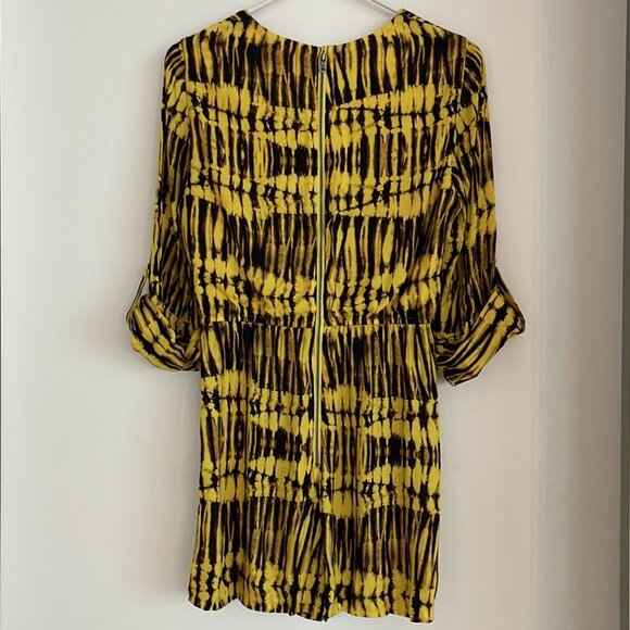 Alice + Olivia Winnie Button Front Roll Cuff Sun Drenched Romper Size 8 NWT - Picture 4 of 9